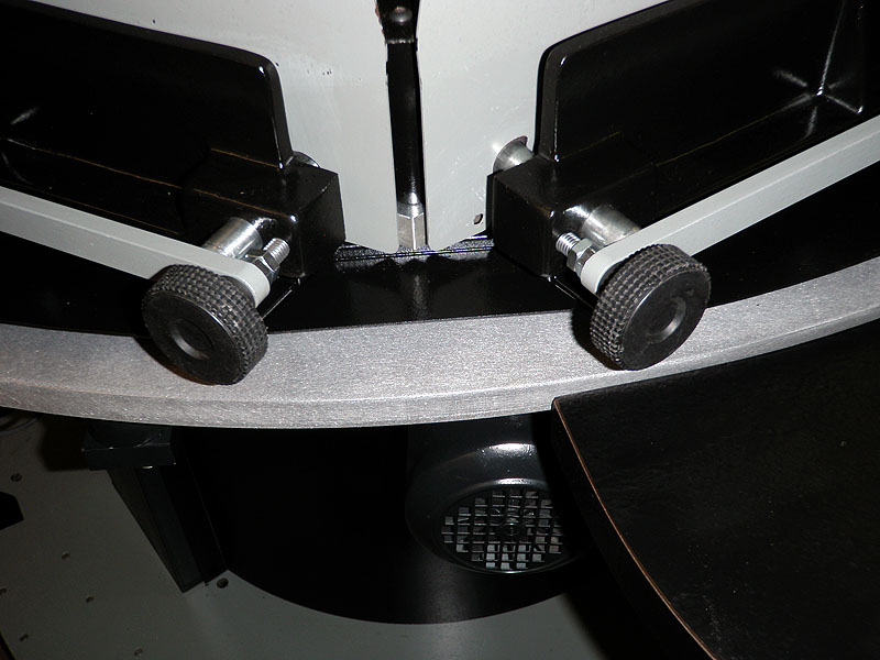 Adjustable Knobs Padding Machine