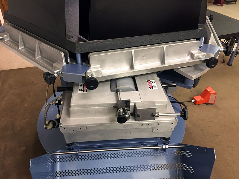 Adjustable Knobs Padding Machine